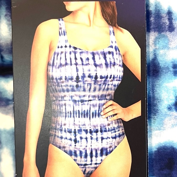 SPEEDO BRAND NEW WITH TAGS SQUARE NECK - Picture 4 of 6